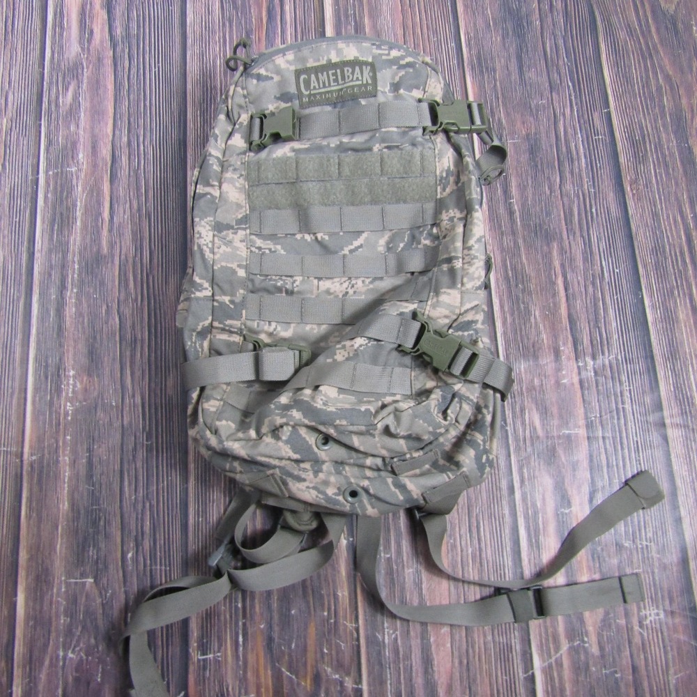 CamelBak Maximum Gear Shoulder Bag O/S Camo MOLLE Padded Straps Nylon Hiking